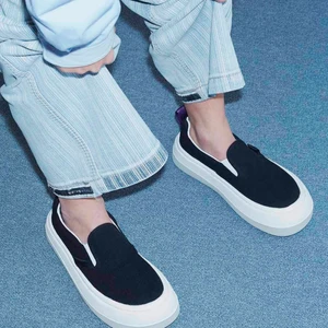 Eytys venice - Säljer mina nästan helt oanvända eytysskor i storlek 41. Passar mig som har 40 med lite tjockare strumpa eller om man lägger i en extrasula! Väldigt sköna och snygga, perfekta sneakerserna. Nypris 1500