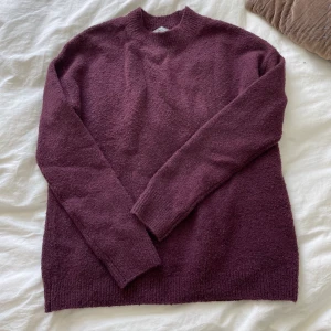 Stickad tröja - Stickad tröja från and other stories, aldrig använd. 