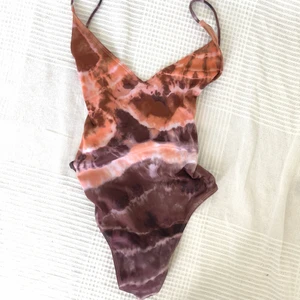 Baddräkt  - Super söt baddräkt, skulle säga storlek s⭐️ fraktar för 33kr eller möts upp i Fridhemsplan 