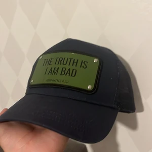 John Hatter Keps - John Hatter keps Bra skick inte använd mycket. Har inte blivit solblekt eller något i den stilen. 