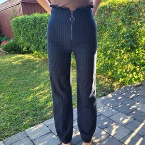 High waisted striped pants - Ett par väll älskade mörkblå och randig byxor som tyvär inte längre är min grej eller storlek. 