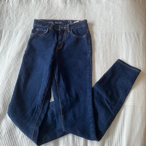 Jeans - Ett par nästan oanvända jeans som jag tror kommer från Gekås. Jag säljer de eftersom jag som sagt aldrig använder dem💗💗 Köparen står för frakt!!