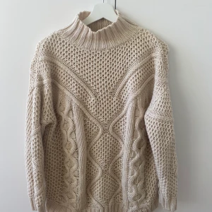 Stickad tröja xs - Obs! Du får själv stå för fraktkostnaden😊