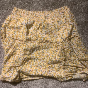 Volangkjol - Kjol som är köpt utomlands! Kontakta för fler bilder eller om du är intresserad 💓