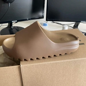 Yeetz Slides - Det är liten för mig så jag vill gärna byta till 41 eller 42