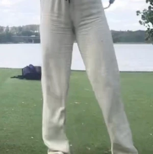 Linnebyxor  - Linnebyxor från SHEIN. Jag köpte den här på Plick men dem var för små för mig. Lite kortare i modellen Stl xs/s.