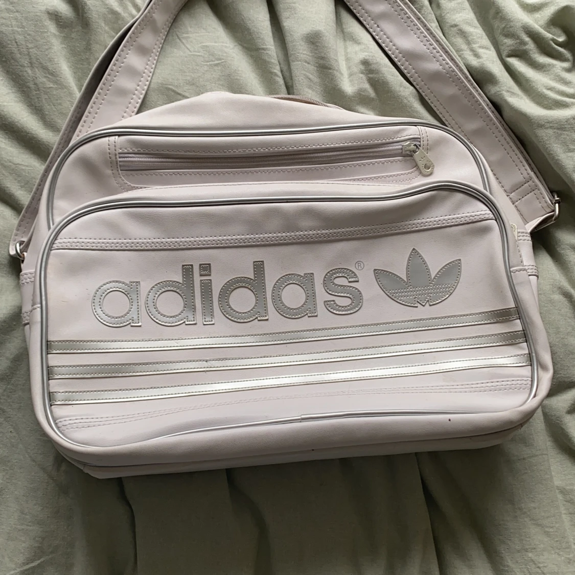 Adidas väska