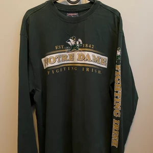 Vintage tröja - Långärmad vintage tröja med tryck i storlk M. 