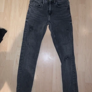 Grå/svarta zara jeans - Aldrig använt