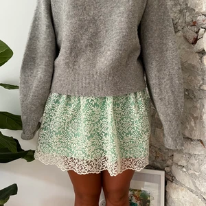 Kjol - Säljer denna kjol i en underbar färg  eftersom det inte kommer till den användning som den förtjänar💚