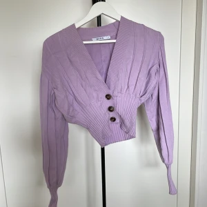 Lila Kofta/ topp - Söt kofta men mer som en topp! Kortare modell.💜