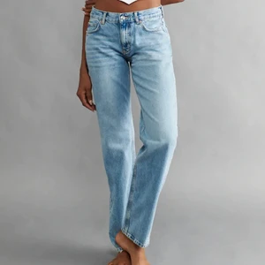 Raka lågmidjade jeans - Helt nya lågmidjagde raka jeans från Gina tricot, prislapp sitter kvar, nypris 499
