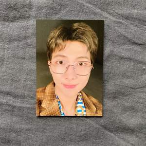 Namjoon photocard från bts’s mini clipboard set (2019). Officiell och i super skick! 13 kr frakt 💗