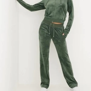 Juicy Coutur  - Säljer detta i storlek S, 1500kr men pris går diskuteras 