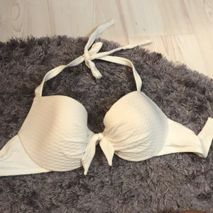 Bikini överdel  - Säljer en bikini överdel i bra skick, skriv privat för leverans 