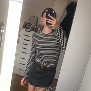 Tröja - Superfin tröja från gina. köpte i våras men har aldrig använt. Frakt tillkommer på 28kr.