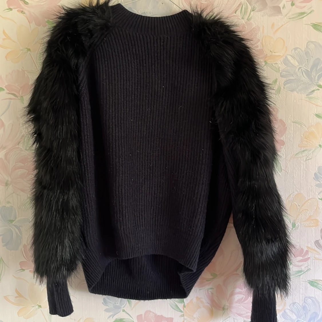 Super tuff tröja med fuskpäls  - 90