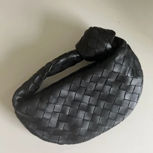 Bottega veneta - Bottega veneta mini jodie i färgen svart💗 Helt oanvänd & i ett mycket bra skick! 