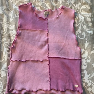 Topp rosa  - Rosa topp i Strl XL men är liten i storleken 💗