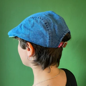 Levi’s jeanskeps i bomull - One size jeanskeps från Levi’s, med justerbar läderrem.