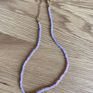 pärlhalsband - jättefint pärlhalsband jag ej får användning av:( den är jättefin dock! frakt ligger på 12kr☺️