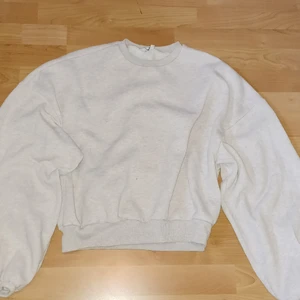 Croppad sweatshirt - Sparsamt använd