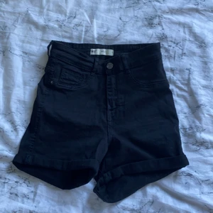 Shorts - Shorts från Gina som aldrig är använda! Modellen Molly