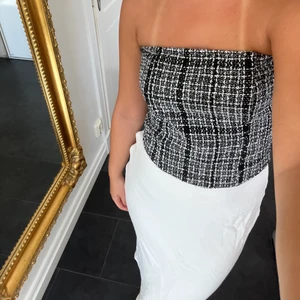 Svart vit rutig bandeau topp  - En svart vit bandeau topp i rutigt mönster, stickad.