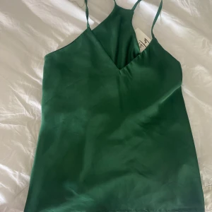 Grön topp - Säljer då jag råka köpa två💛 köpt i Italien på semsterresa