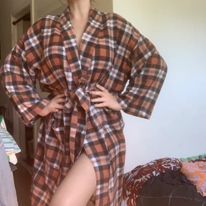 Höst morgonrock🍁 - Otroligt skön o mjukt material! Inte tung, är det perfekta hemma plagget💕💕 Passar str XS-M. 