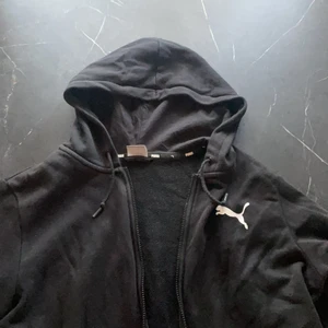 Svart kofta - KÖP INTE DIREKT Jätteskön kofta från puma