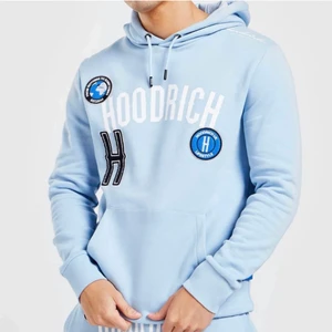 Hoodrich - SÖKER! Denna blåa hoodrich hoodie kan köpa för 500-700kr❤️Storlek S eller XS