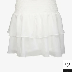 Chelsea kjol - Säljer min jättefina chelsea kjol. Den är i jättebra skick. Nypriset är 400kr💕