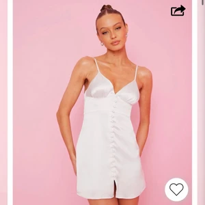 Satin dress - Satin klänning från Bianca ingrossos kollektion med Nelly. Väldigt fin men hittar inget tillfälle o använda den. Använd 1 gång. Frakt medkommer🎀 (bilderna är lånade från hemsida då jag inte orkar ta bild själv, skriv till mig om ni vill se bild)