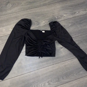 Kort topp från hm - Kort topp från hm. Använd fåtal gånger. Köpare står för frakt