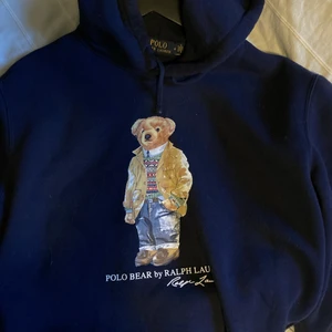 Ralph Lauren Hoodie - Sparsamt använd då den var för stor. Därför har fint skick! 