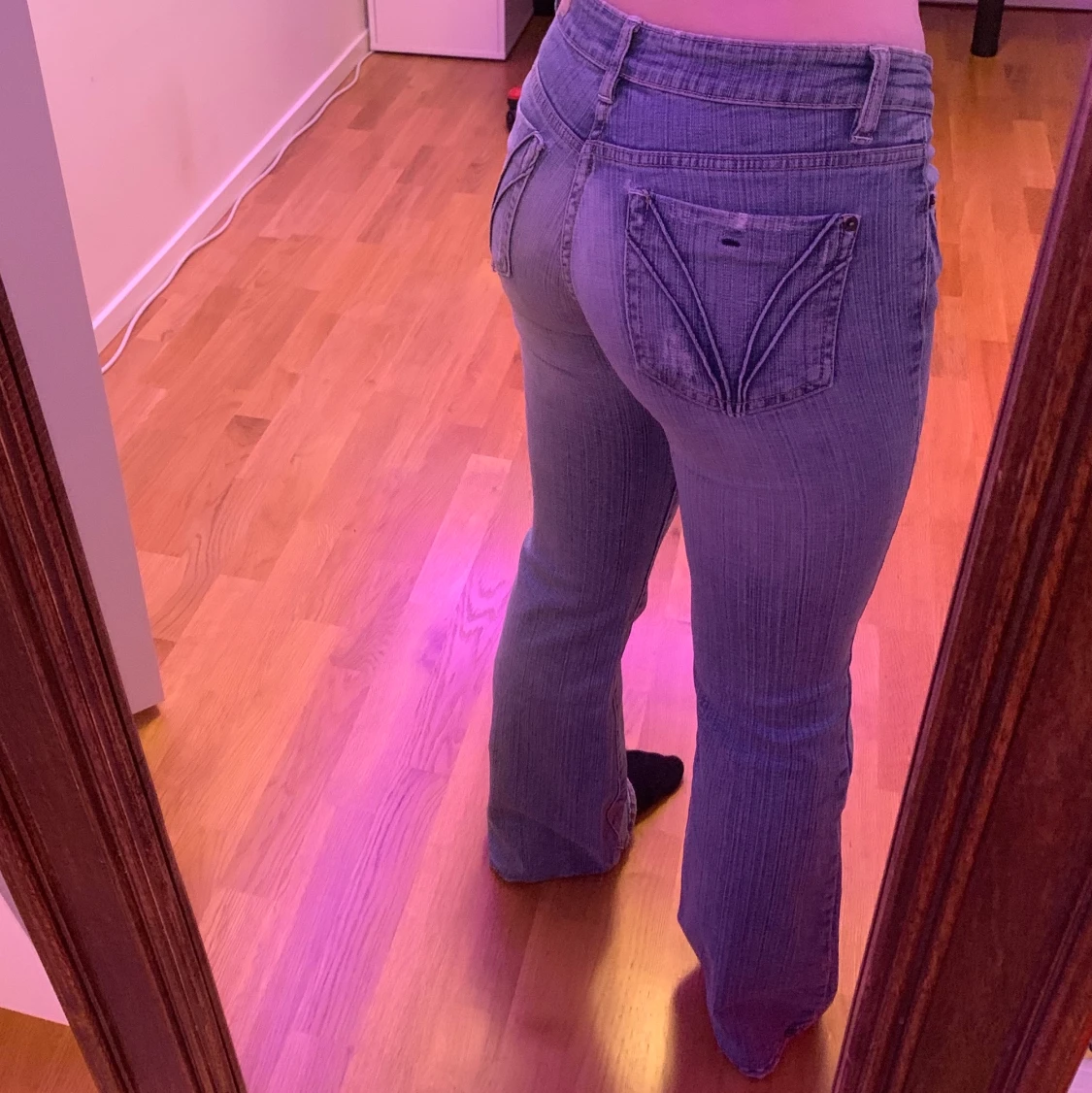 Ett par supersnygga Refuge Jeans - 90