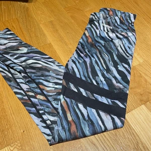 Träningsbyxor  - Aldrig använda då jag ej trivs i mönstret!