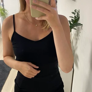 Svart linne - Svart vanligt linne i superskönt och stretchigt material! Strl M men passar även S💕