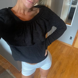 svart stickad tröja  - från na-kd. nyskick