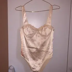 Zara body strl S beige