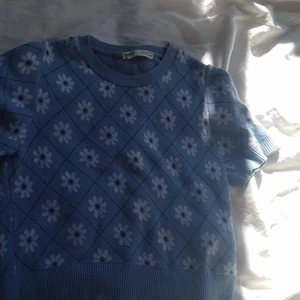 Pull&bear tröja i st s men kan även passa någon som e xs som jag   - En fin Pull&bear tröja som jag tyvärr inte andvänder längre. Advänd få gånger. Priset står på 40 men kan ädras. Meddela om du är intresserad!💗💗