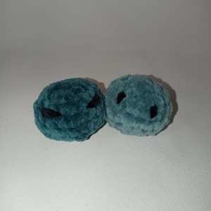 Anxiety Friends - Handgjorda med fluffig garn. De kommer i många olika färger och ansiktsuttryck!  !!FRI FRAKT!!