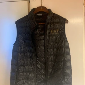 Emporio Armani - Hyffsat ny, använd över våren