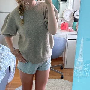 Stickad tröja från Veromoda  - Skit snygg stickad tröja från Veromoda som endast är använd ca 3 ggr❤️❤️