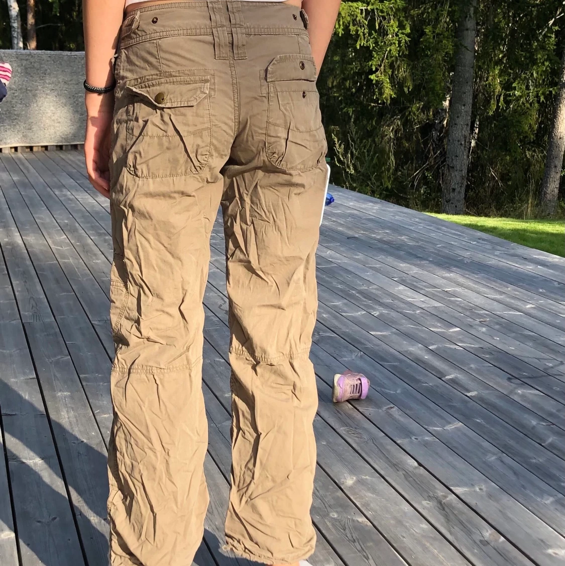 Ett par cargo byxor med 6 fickor köparen står för frakt  - 90