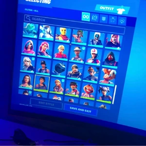 Og konto med över 150+ skins och pickaxe säljes tar emot swish  - Email och lösenord fixar jag;)