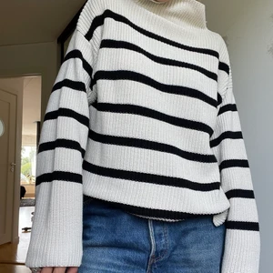 Randig stickad tröja  - Super skick😊