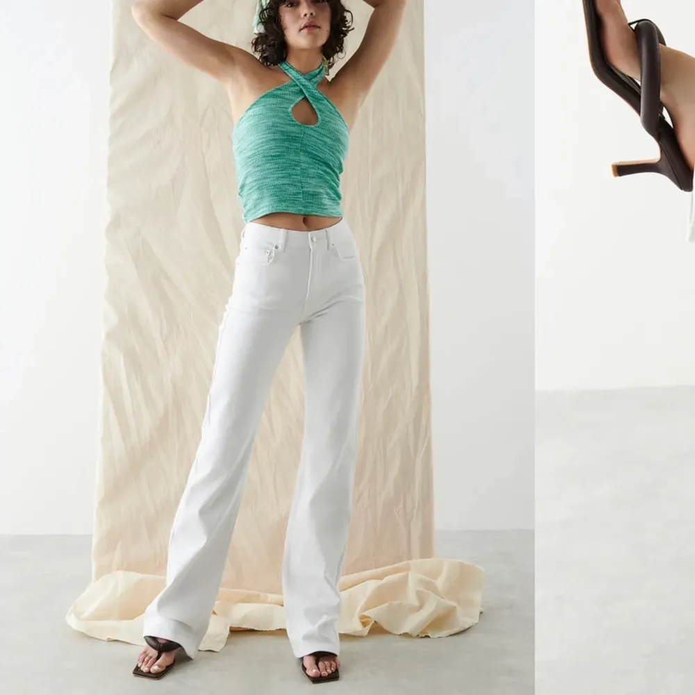 Intressekoll på dessa vita mid waist jeans från Gina Tricot, storlek 34, de heter Full Length Flare på hemsidan. Helt nya och har lappen kvar. Nypris 399kr säljer för 350kr eller bud + frakt. . Jeans & Byxor.