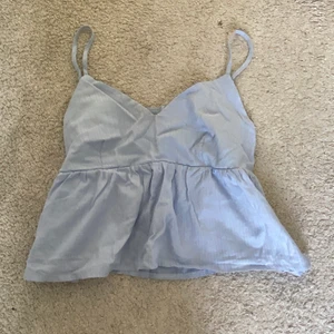 Blå topp💙 - Säljer min blåa topp superfin till ett år jeans eller linnebyxor💙